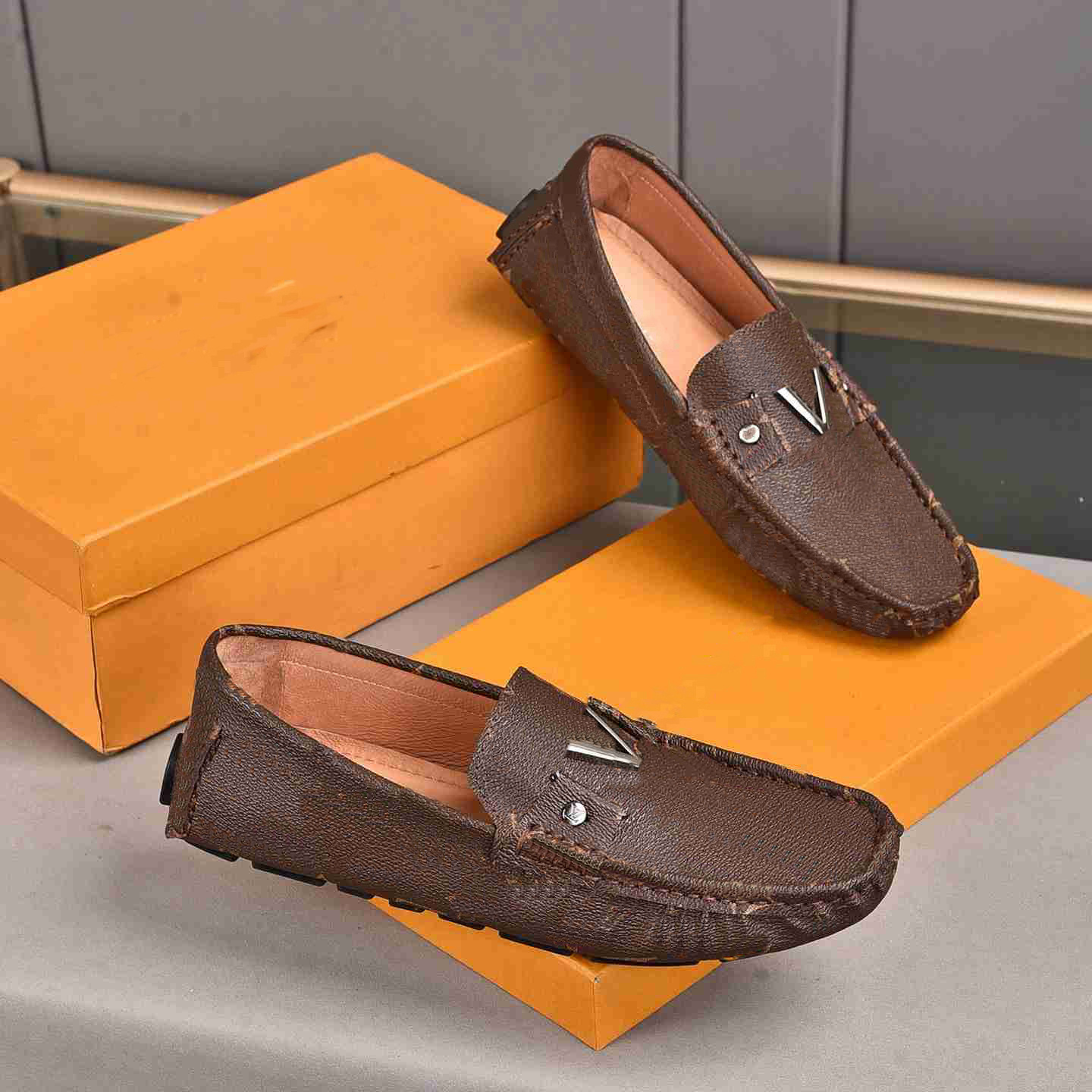 Designer Dress Shoes Fashion Leather Men Loafers Louiseity Casual Viutonity Luxury Mules GR
Designer Dress Shoes Fashion Leather Men Loafers Louiseity Casual Viutonity Luxury Mules GR