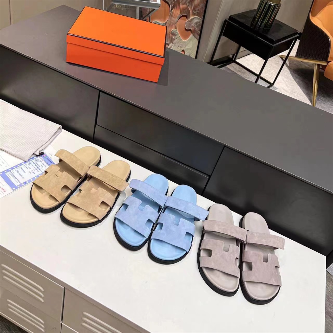Chypre Slippers Fashion Designer Sandals Platform Sandal Comfort Slipper Summer Beach Classic Flat Sandal Lady Leather Flip Flops
Chypre Slippers Fashion Designer Sandals Platform Sandal Comfort Slipper Summer Beach Classic Flat Sandal Lady Leather Flip Flops