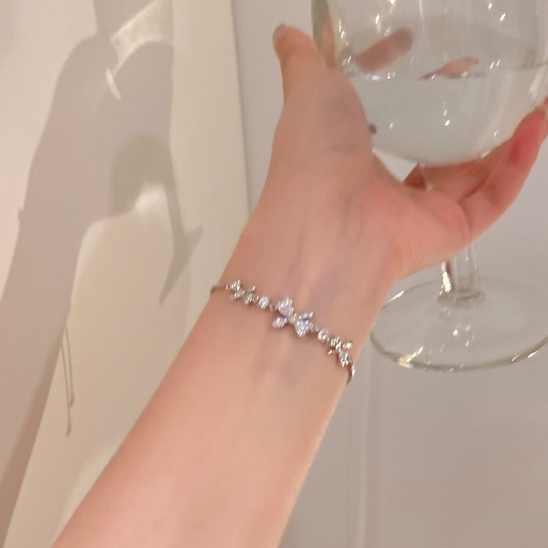 Bowknot Pull Steel Bracelet Female High Sense Ins Minority Design New Friend Bracelet
Bowknot Pull Steel Bracelet Female High Sense Ins Minority Design New Friend Bracelet