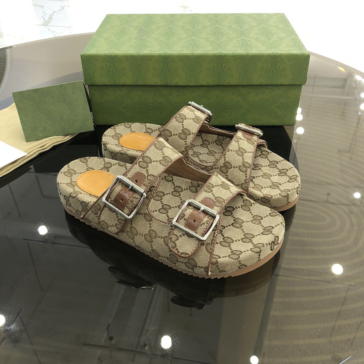 2021 High Quality Mens Womens Slippers Sandals Shoes Slide Summer Fashion Wide Flat Flip Flop Size 35-46 With Box, Picture 1
2021 High Quality Mens Womens Slippers Sandals Shoes Slide Summer Fashion Wide Flat Flip Flop Size 35-46 With Box, Picture 1
