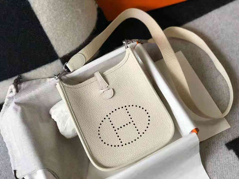 Designer Evelyn High order h home summer Mini top layer cowhide messenger bucket bag women's small wm, Milkshake white (solid shoulder strap)
Designer Evelyn High order h home summer Mini top layer cowhide messenger bucket bag women's small wm, Milkshake white (solid shoulder strap)