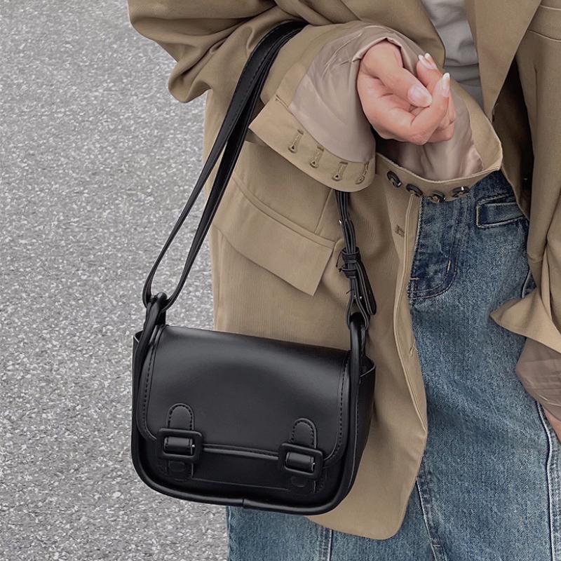 Evening Bags Leather Women Square Shoulder Bag Solid Color Vintage Ladies Underarm Portable Female Girls Purse Handbags Messenger BagEvening, Beige
Evening Bags Leather Women Square Shoulder Bag Solid Color Vintage Ladies Underarm Portable Female Girls Purse Handbags Messenger BagEvening, Beige