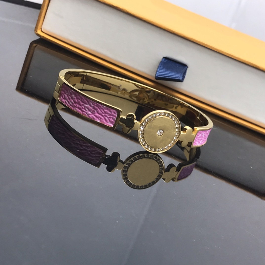Women Jewelry Designer Bracelets For Men Charm Diamond Bangle Gold Chain Pink Flower Love Bracelet Letter V Wedding Gifts Box Good
Women Jewelry Designer Bracelets For Men Charm Diamond Bangle Gold Chain Pink Flower Love Bracelet Letter V Wedding Gifts Box Good