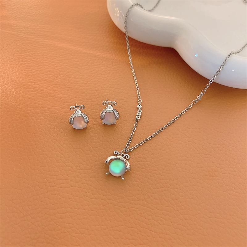 Chains Niche Jewelry For Women Vintage Opal Firefly Necklace Stud Earrings Elegant Charm Clavicle Chain Harajuku AccessoriesChains
Chains Niche Jewelry For Women Vintage Opal Firefly Necklace Stud Earrings Elegant Charm Clavicle Chain Harajuku AccessoriesChains
