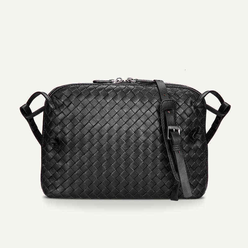 Woven Menger Bag Shell Korean Versatile Leather Women's One Shoulder Fashion, Color blue (standard single pull)
Woven Menger Bag Shell Korean Versatile Leather Women's One Shoulder Fashion, Color blue (standard single pull)