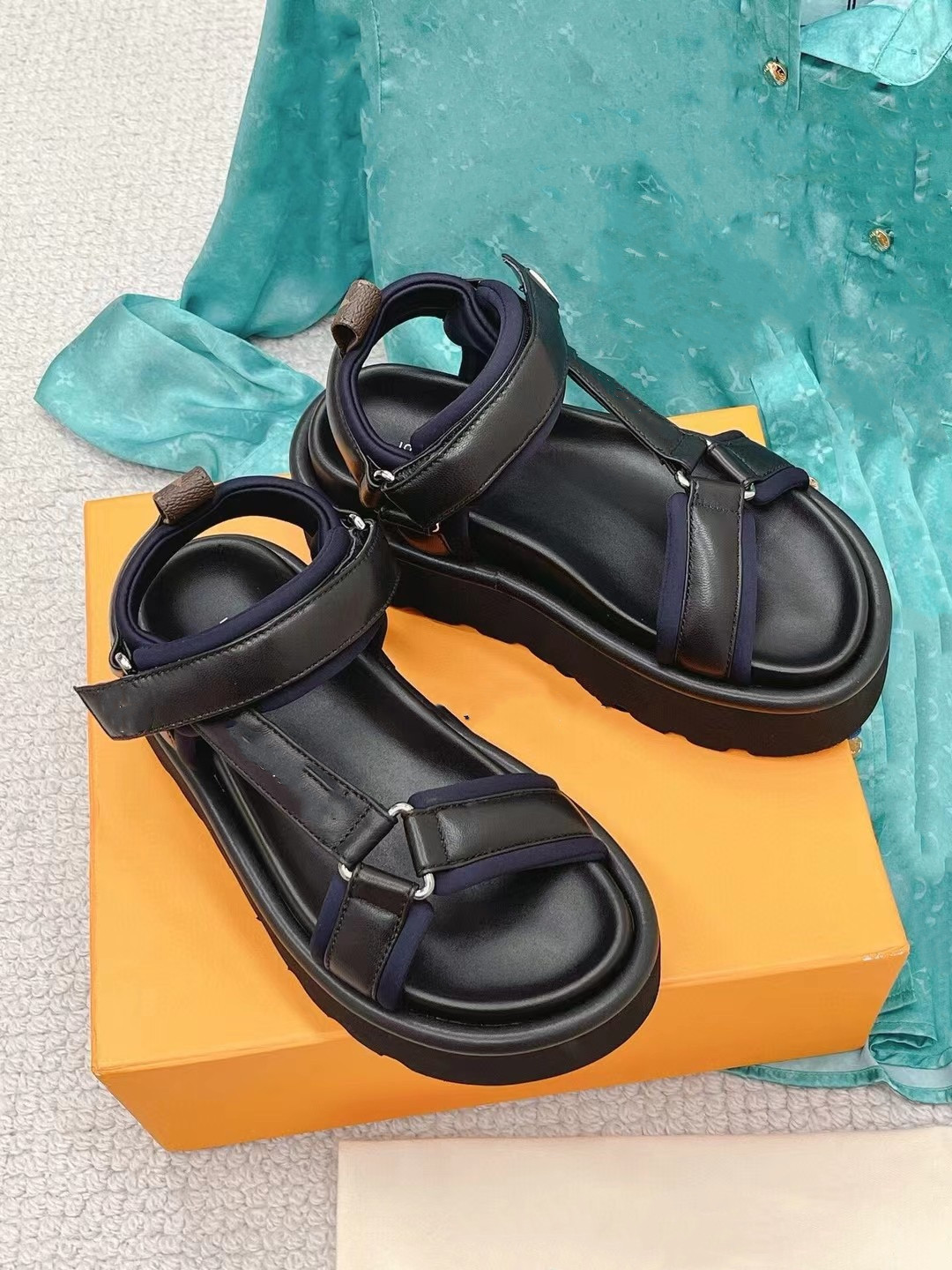 Designer woman Ladies leather slippers Women Sandals Slide Sandal Platform Slipper Chunky heel height Shoes Summer Embossed Flip Flops 0601, 03
Designer woman Ladies leather slippers Women Sandals Slide Sandal Platform Slipper Chunky heel height Shoes Summer Embossed Flip Flops 0601, 03