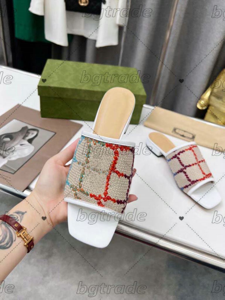 Classic Women Canvas Slippers Ladies Flat Low Heel Slides Fashion Luxury Scuffs Indoor Outdoor Summer Beach Sandals Shoes Convenient Slide Sandal
Classic Women Canvas Slippers Ladies Flat Low Heel Slides Fashion Luxury Scuffs Indoor Outdoor Summer Beach Sandals Shoes Convenient Slide Sandal