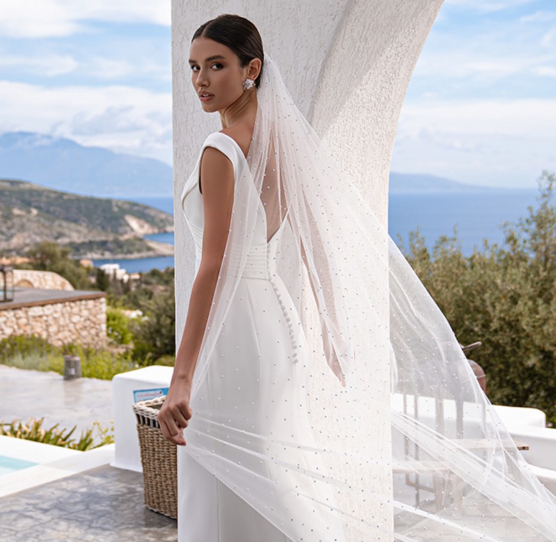 Sexy Soft Satin Wedding Dresses White V-neck Backless Bride Dress Sweep Train Floor Length Mermaid Simple Vestidos De Noiva