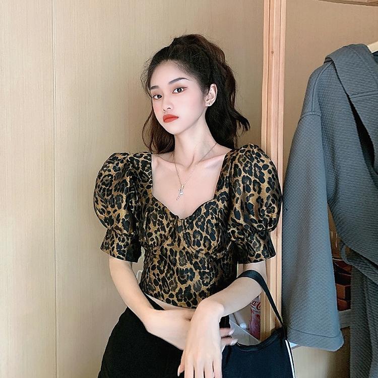 Women's Blouses & Shirts Fashion Streetwear Leopard Pattern Woman Blouse Summer Short Style Sqaure Collar Tops YOU469, Beige
Women's Blouses & Shirts Fashion Streetwear Leopard Pattern Woman Blouse Summer Short Style Sqaure Collar Tops YOU469, Beige