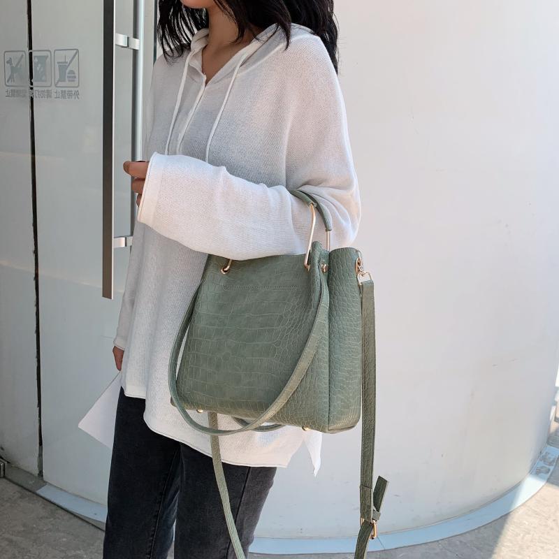 Evening Bags Stone Pattern PU Leather Bucket For Women 2022 Small Shoulder Simple Bag Lady Beautiful Fashion Handbags Luxury TotesEvening, Black
Evening Bags Stone Pattern PU Leather Bucket For Women 2022 Small Shoulder Simple Bag Lady Beautiful Fashion Handbags Luxury TotesEvening, Black