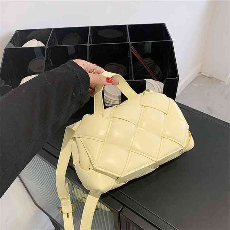 Designer Venetasss Wholesale bottegas Bags Unique niche bag 2022 fashion women's summer versatile knitting portable small square Messenger Bag
Designer Venetasss Wholesale bottegas Bags Unique niche bag 2022 fashion women's summer versatile knitting portable small square Messenger Bag