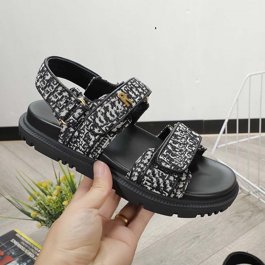 Buckle Sandals grandad sandals Dad caviar leather chain gold High Quality women Slippers Crystal Calf quilted Platform Summer Beach Slipper-6, 000
Buckle Sandals grandad sandals Dad caviar leather chain gold High Quality women Slippers Crystal Calf quilted Platform Summer Beach Slipper-6, 000