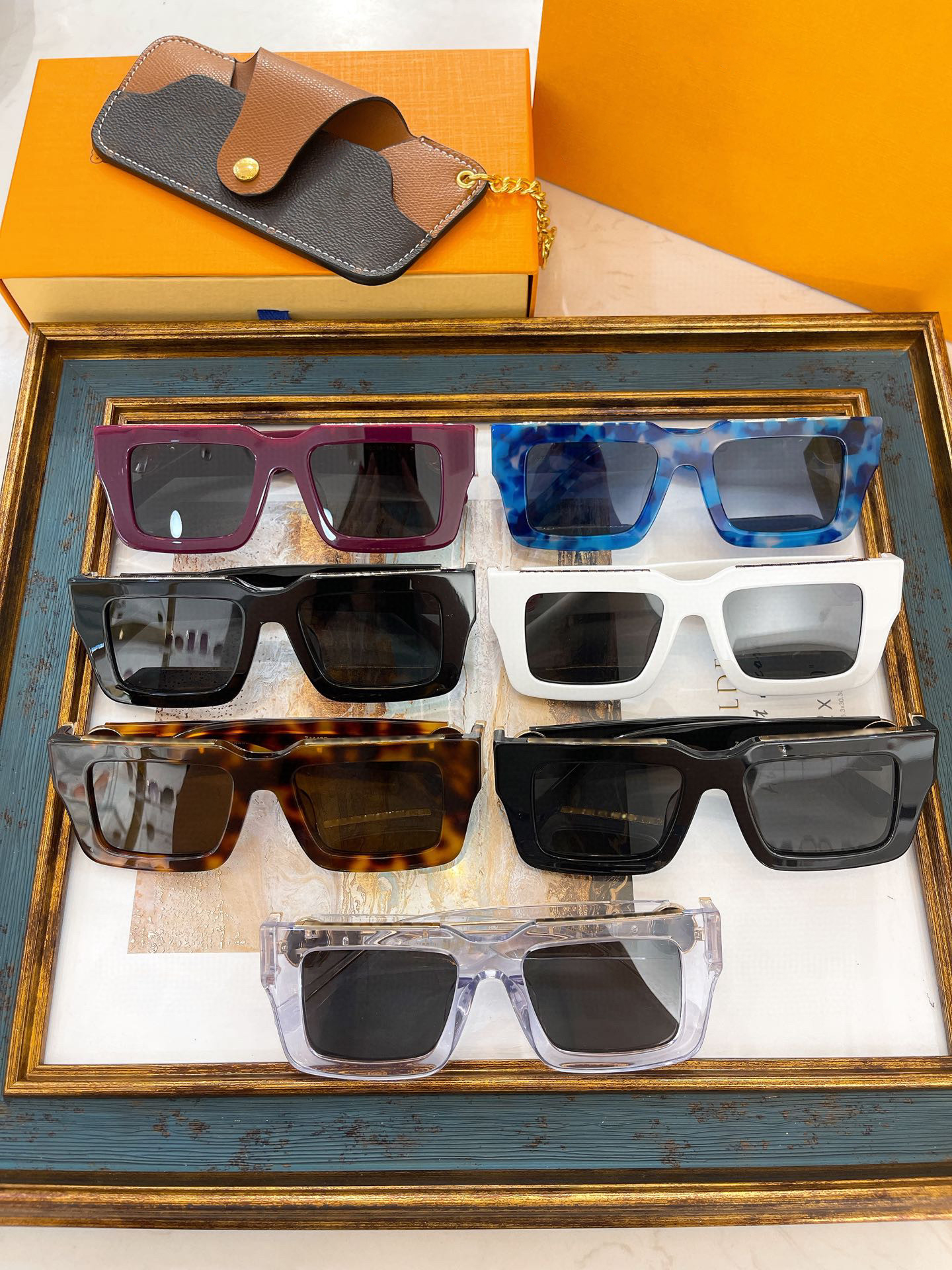 Men Sunglasses For Women Latest Selling Fashion Sun Glasses Mens Sunglass Gafas De Sol Top Quality Glass UV400 Lens With Random Matching Box 1447
Men Sunglasses For Women Latest Selling Fashion Sun Glasses Mens Sunglass Gafas De Sol Top Quality Glass UV400 Lens With Random Matching Box 1447