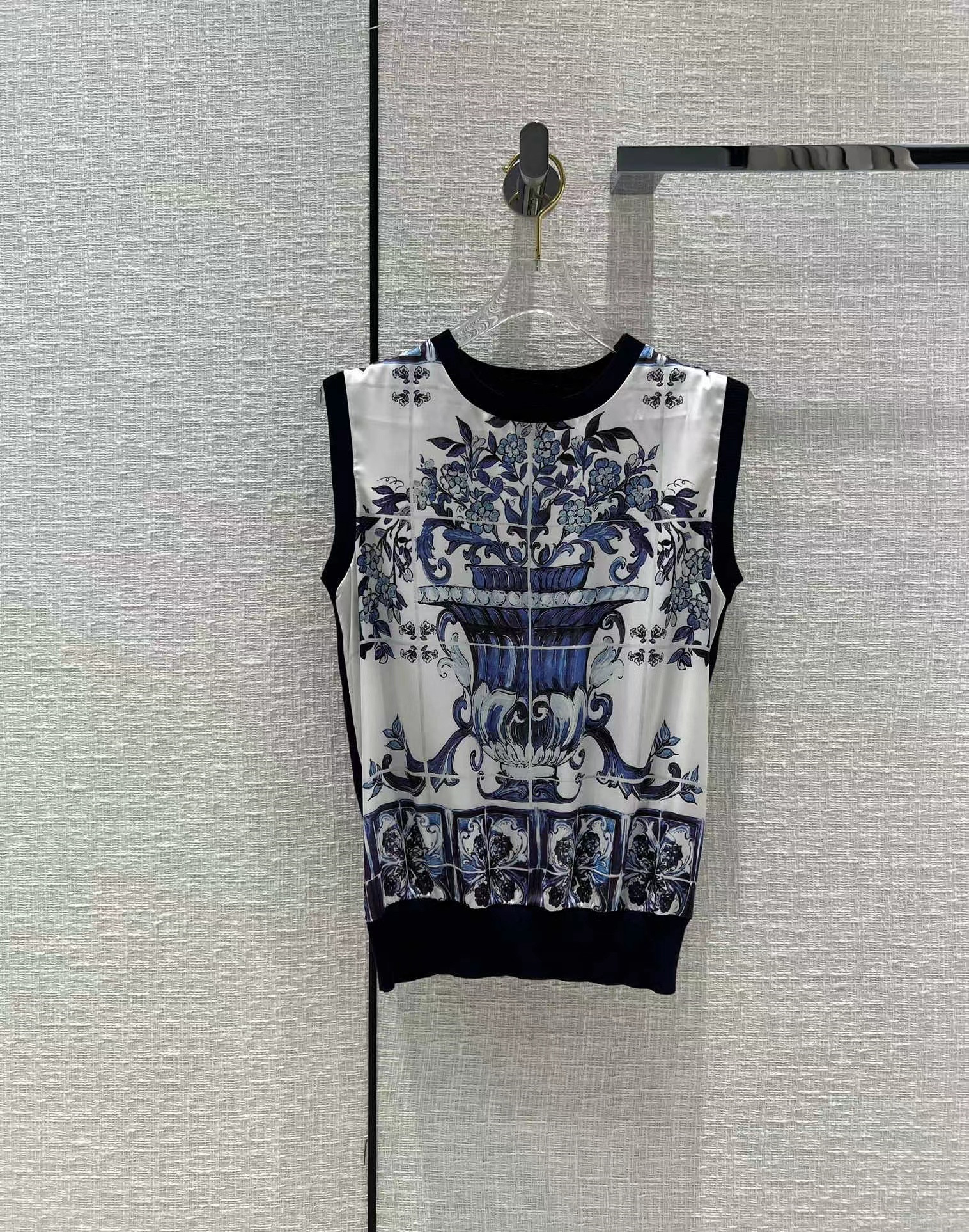 2022 Autumn Milan Runway Sweaters O Neck Sleeveless Women' Sweaters High End Jacquard Pullover Designer Sweater 0715-6, Picture color
2022 Autumn Milan Runway Sweaters O Neck Sleeveless Women' Sweaters High End Jacquard Pullover Designer Sweater 0715-6, Picture color