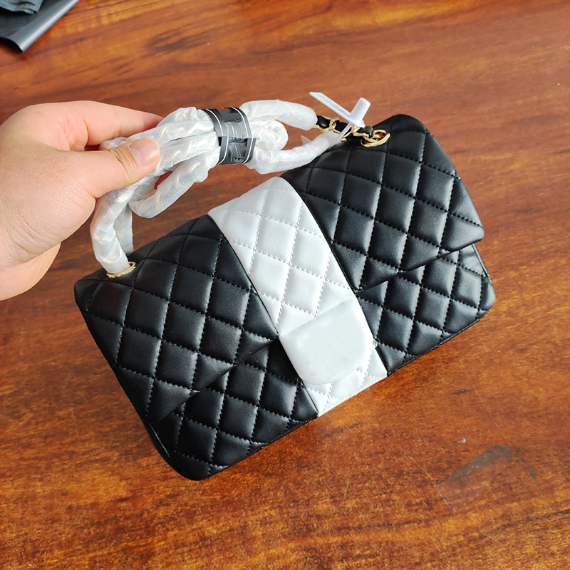 Classic Double Flap Quilted Two-tone Bags Panda Lambskin Multi Pochette Large Capacity Purse Gold Metal Hardware Matelasse Chain Crossbody Luxury Handbags 25*17CM, Box
Classic Double Flap Quilted Two-tone Bags Panda Lambskin Multi Pochette Large Capacity Purse Gold Metal Hardware Matelasse Chain Crossbody Luxury Handbags 25*17CM, Box