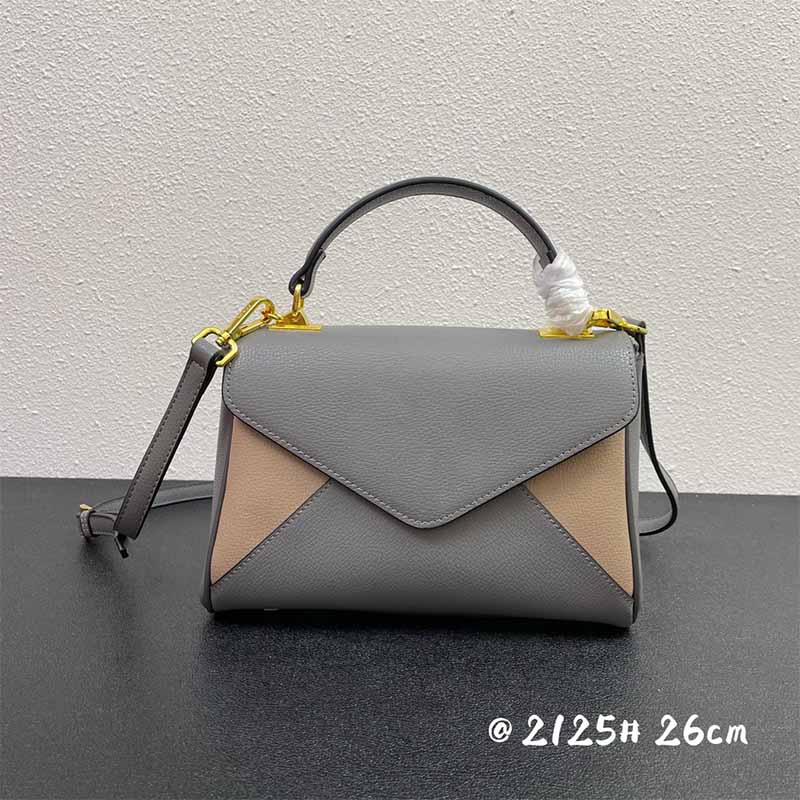 high quality tote bags Fashion women's designer bag palm print cowhide material messenger bag letter logo handbag Various back methods smooth oil edge wallet, Customize
high quality tote bags Fashion women's designer bag palm print cowhide material messenger bag letter logo handbag Various back methods smooth oil edge wallet, Customize
