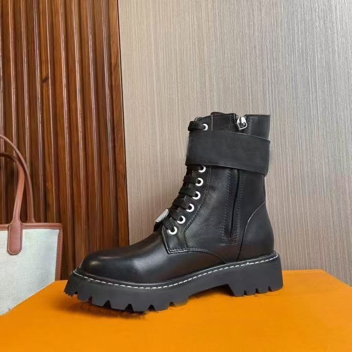 Autumn winter designer boots woman Thick soled zipper boot 100% Soft cowhide lady platform letter Casual shoe leather fashion High top women shoes size 35-38-42 With box, Coffee color
Autumn winter designer boots woman Thick soled zipper boot 100% Soft cowhide lady platform letter Casual shoe leather fashion High top women shoes size 35-38-42 With box, Coffee color