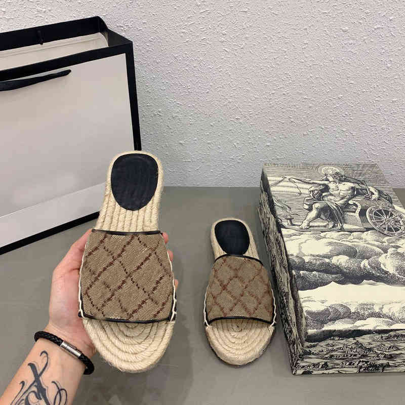 2021 Women Leather Espadrille Sandal Slide Designer Sandal Real leather Cord Platform Double Hardware Outdoor Beach Slides with Box, Color 1
2021 Women Leather Espadrille Sandal Slide Designer Sandal Real leather Cord Platform Double Hardware Outdoor Beach Slides with Box, Color 1