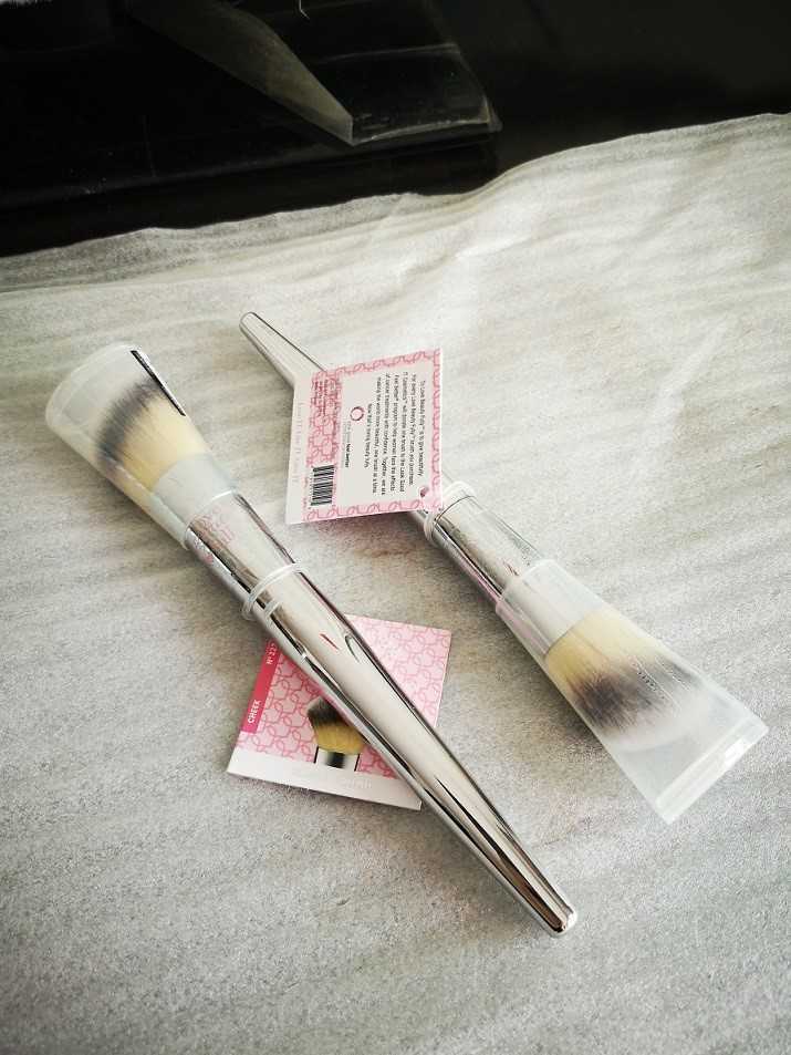 Flawless Blush Brush 227 Love Beauty Fully Angled Cheek Blusher Buffing Single Makeup Brush Sealed Packing with Tag Contour Sculpting Powder