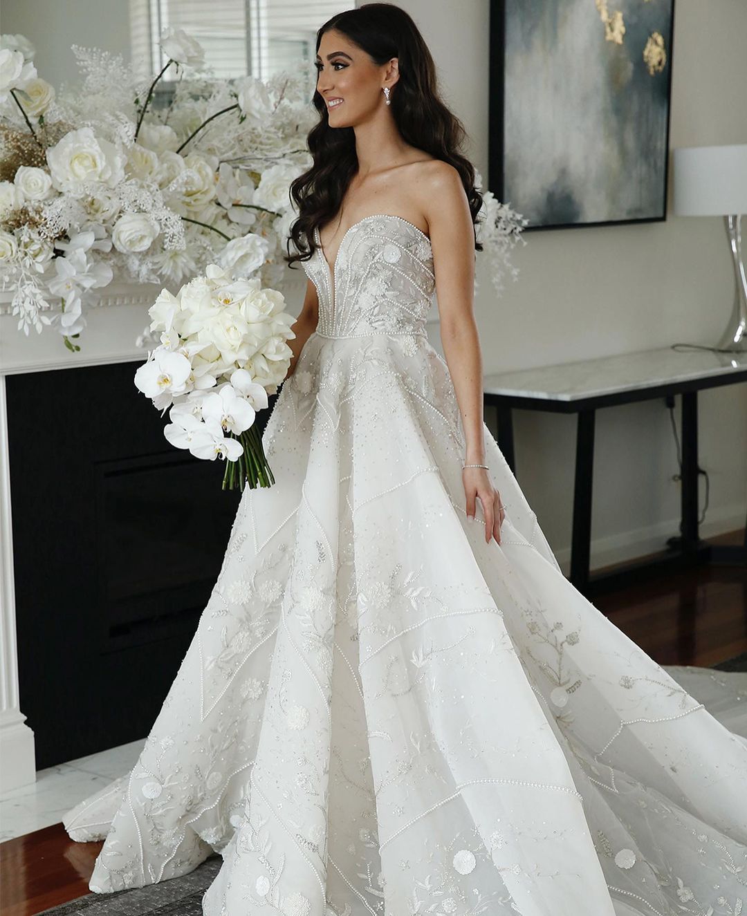 Gorgeous A Line Wedding Dress Sexy Sweetheart Neck Vestido De Noiva Princesa Pearls Lace Flowers Bridal Gowns