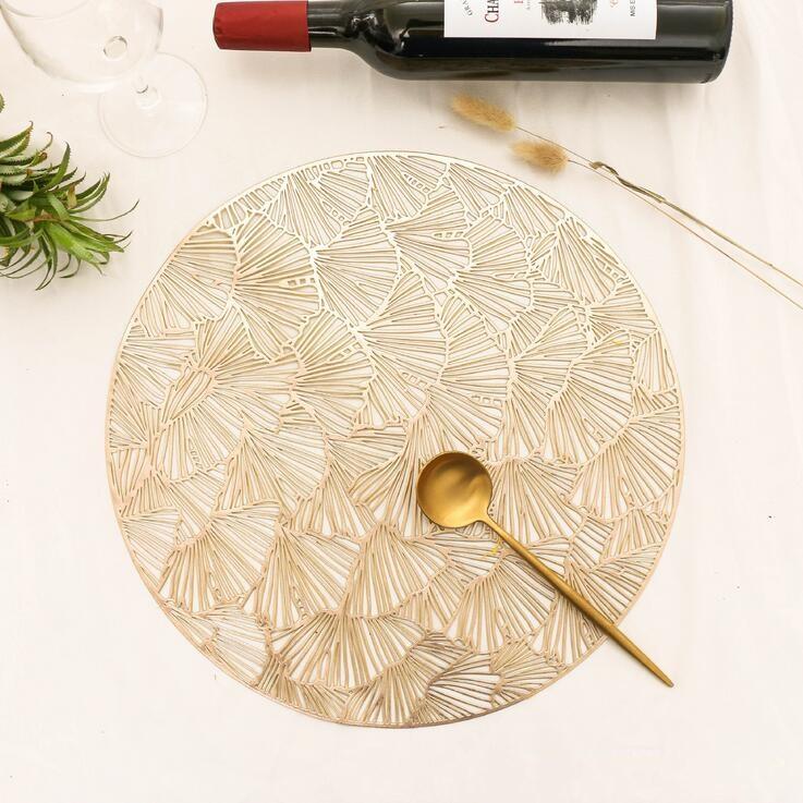 Mats & Pads 4 Pieces/Bag Gold Hollow PVC Placemat Insulation Plant Pattern Coasters Western Table Mat European Style Placemats Mug Pad
Mats & Pads 4 Pieces/Bag Gold Hollow PVC Placemat Insulation Plant Pattern Coasters Western Table Mat European Style Placemats Mug Pad