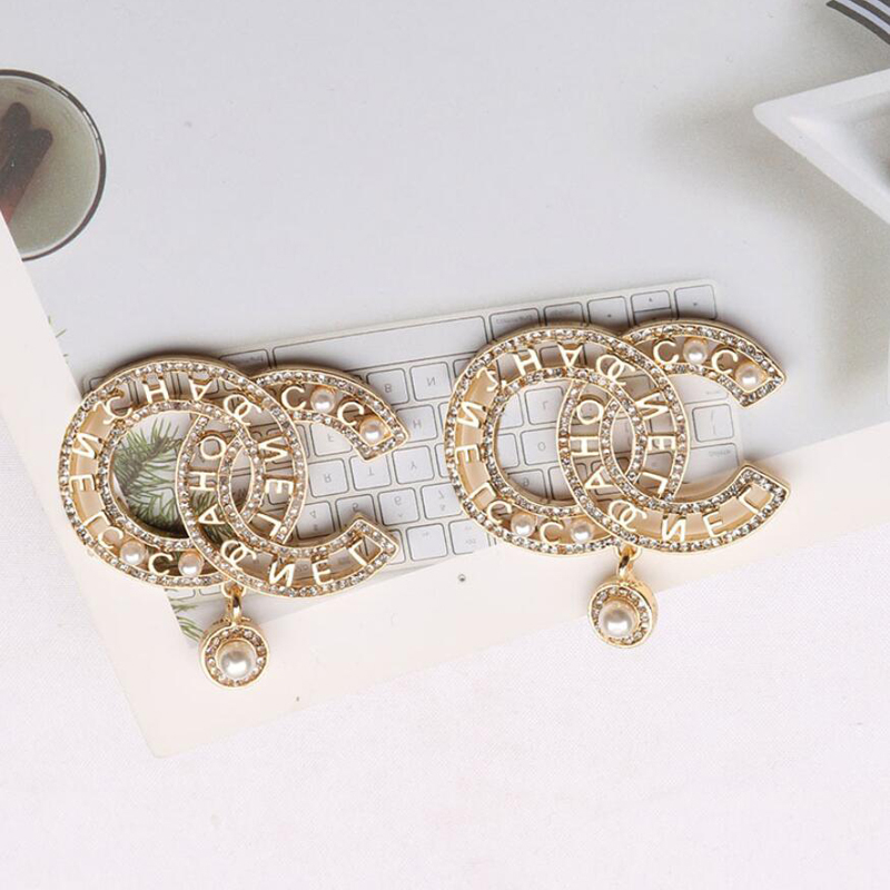 Luxury Women Brand Earrings Designers Letter Ear Stud 18K Gold Plated Crystal Pearl Geometric Earring for Wedding Party Jewerlry Accessories ER0018-ER0019
Luxury Women Brand Earrings Designers Letter Ear Stud 18K Gold Plated Crystal Pearl Geometric Earring for Wedding Party Jewerlry Accessories ER0018-ER0019