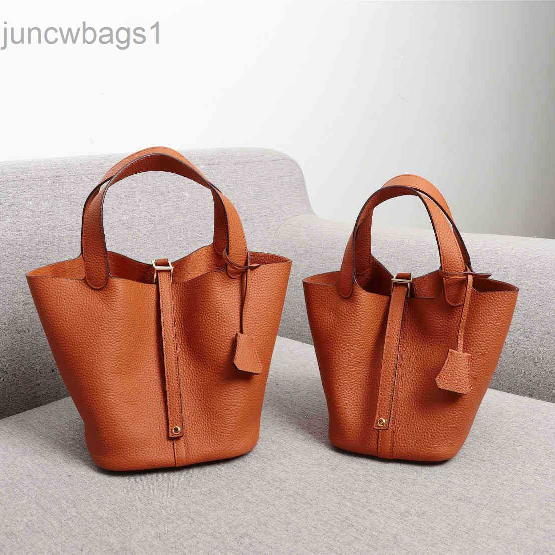 CLASSIC FLOWER 2022 H family star same basket bucket bag Korean fashion casual portable soft leather lady, Flax blue
CLASSIC FLOWER 2022 H family star same basket bucket bag Korean fashion casual portable soft leather lady, Flax blue