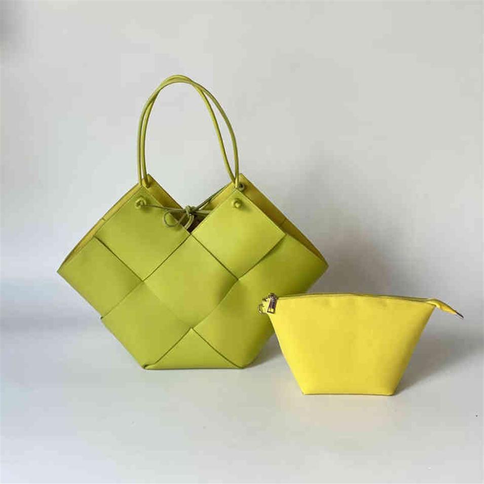 Handbags Venetas Designer Bottegas 2022 Plaid Square Large Woven Cow Leather Large Capacity Plaid Tote Bag Single Shoulder Bag Wom279A, White
Handbags Venetas Designer Bottegas 2022 Plaid Square Large Woven Cow Leather Large Capacity Plaid Tote Bag Single Shoulder Bag Wom279A, White