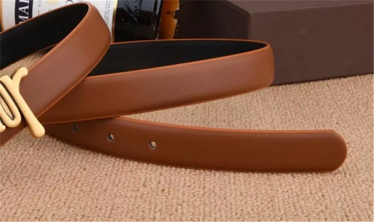Luxury Designer Belt Men Big Gold Buckle Highly Quality Genuine Leather Classical Ceinture Width 2.5 With Box BeltsWaistband Cintura Ceintures D Belt For Women Gürte
Luxury Designer Belt Men Big Gold Buckle Highly Quality Genuine Leather Classical Ceinture Width 2.5 With Box BeltsWaistband Cintura Ceintures D Belt For Women Gürte