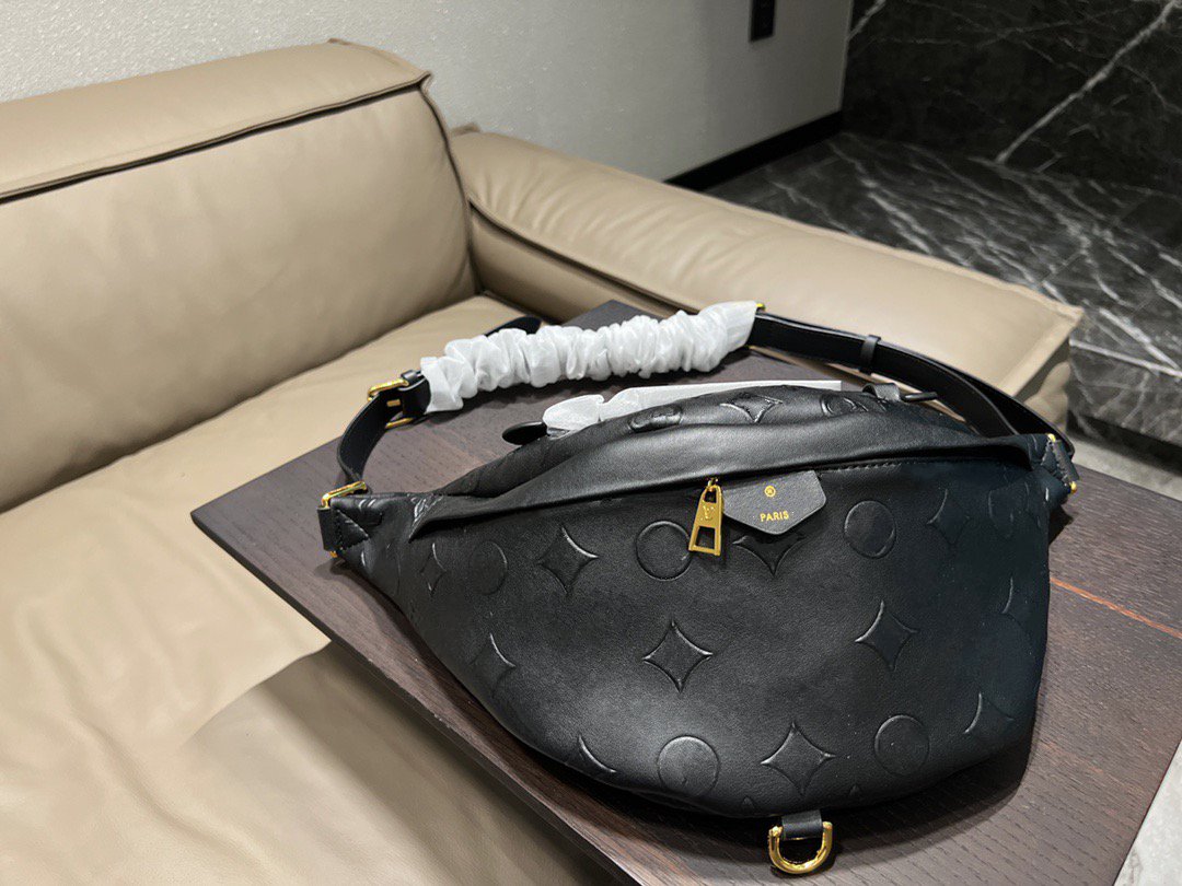 Bumbag Cross Body Waist Bags Temperament Bumbags Fanny Pack Bum embossing flowers Famous soft leather Luxurys designers bags Serial grey black
Bumbag Cross Body Waist Bags Temperament Bumbags Fanny Pack Bum embossing flowers Famous soft leather Luxurys designers bags Serial grey black
