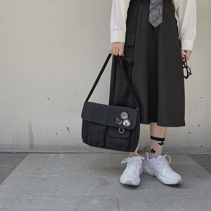 2025 NEW Japanese Literature Art Department Fixture Student Canvas Youth Fashion Casual Version Ladies Purses Diagonal Cross Bag 220812 zhanyishengli