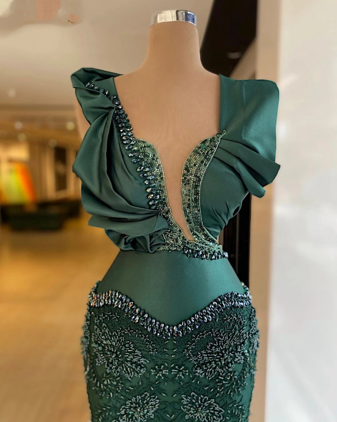 Dark Green Mermaid Prom Dresses Sexy V Neck Sleeveless Sequins Appliques Beads Sequins Lace Satin Embroidery Floor Length Plus Size Formal Party Gowns