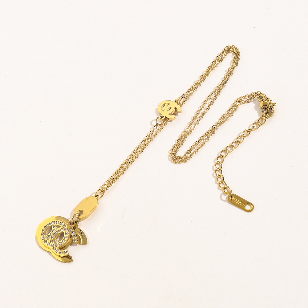 Fashion Women 18K Gold Plated Stainless Steel Necklace Designer Necklaces Choker Letter Pendant Chain Crystal Rhinestone Wedding Jewelry ZG1367
Fashion Women 18K Gold Plated Stainless Steel Necklace Designer Necklaces Choker Letter Pendant Chain Crystal Rhinestone Wedding Jewelry ZG1367