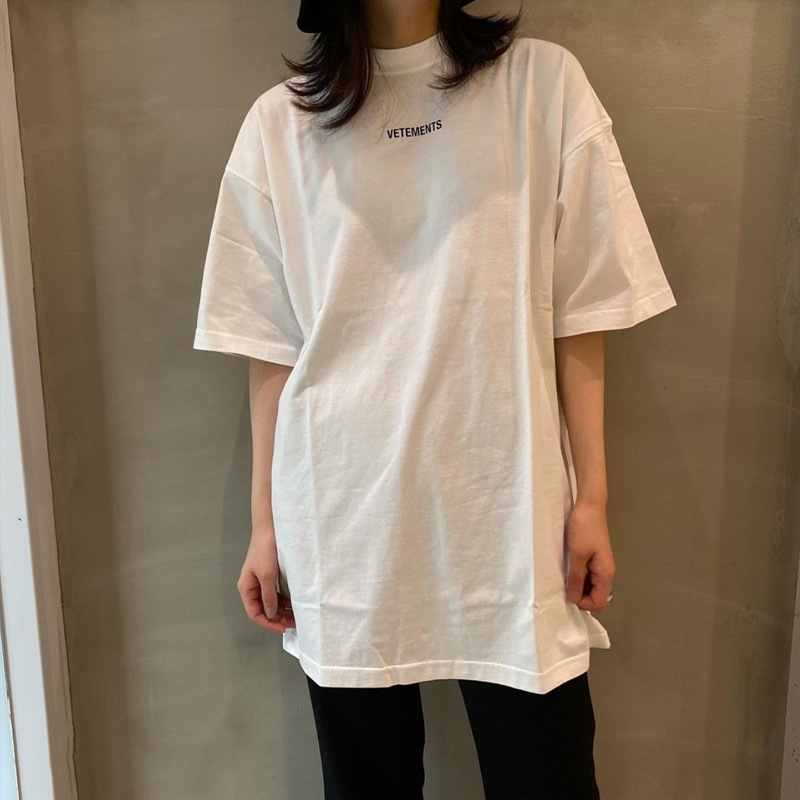 Vetements Applique Oversized T-shirts Fashion Casual T-shirt Streetwear Hip-hop Summer Men Women Loose Tee, White
Vetements Applique Oversized T-shirts Fashion Casual T-shirt Streetwear Hip-hop Summer Men Women Loose Tee, White