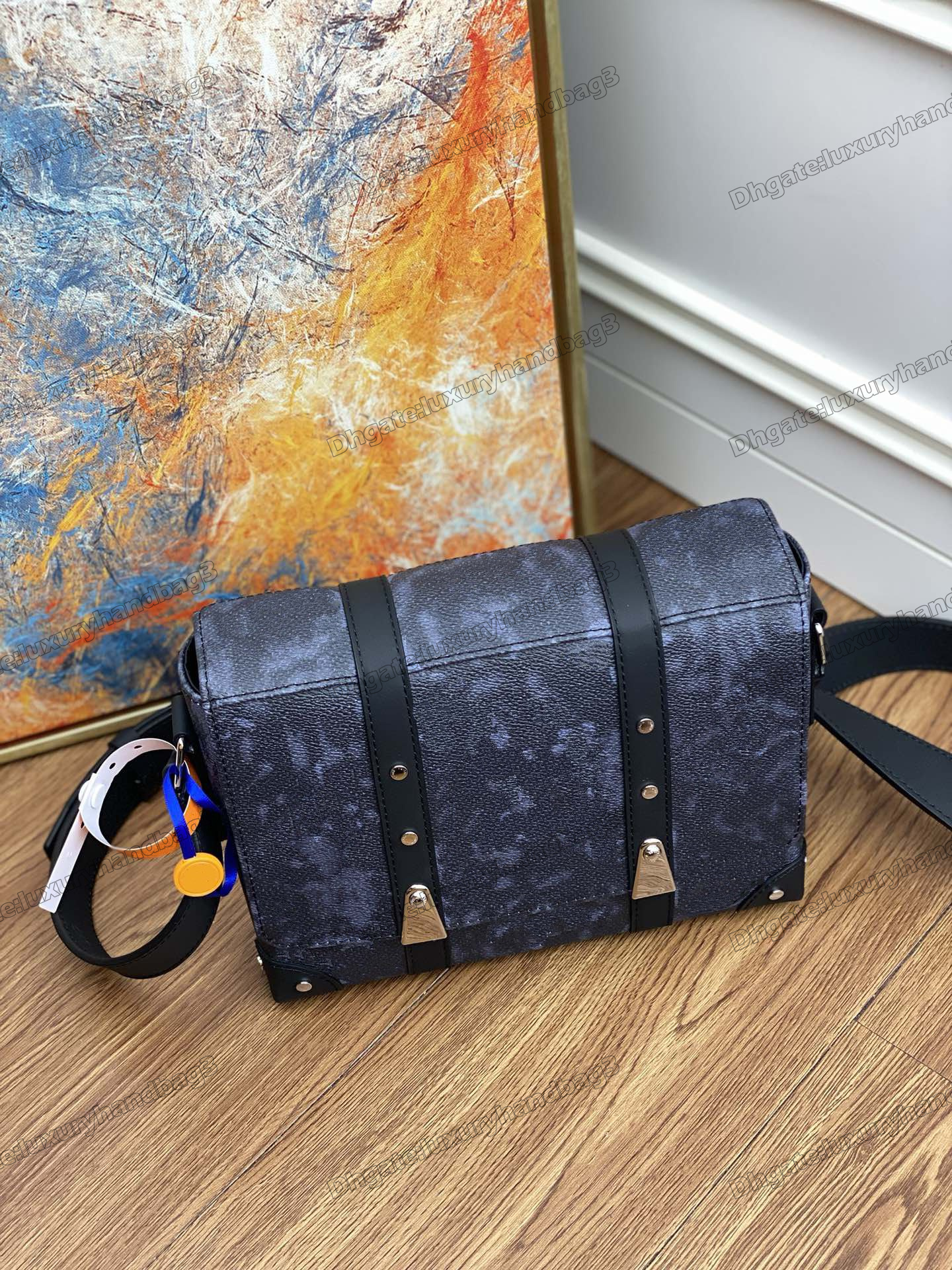 TRUNK MESSENGER BAG Men Pastel Noir Coated Canvas Cross Body Bags Women Clutch Handbag Fashion Wallet Fannypack With Studs M57271
TRUNK MESSENGER BAG Men Pastel Noir Coated Canvas Cross Body Bags Women Clutch Handbag Fashion Wallet Fannypack With Studs M57271