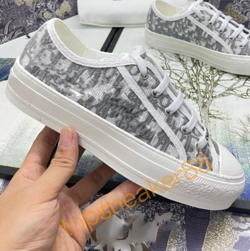Designer WALKN sneakers embroidered printed casual shoes canvas cotton rubber soles luxury fashion outdoor walking shoe
Designer WALKN sneakers embroidered printed casual shoes canvas cotton rubber soles luxury fashion outdoor walking shoe