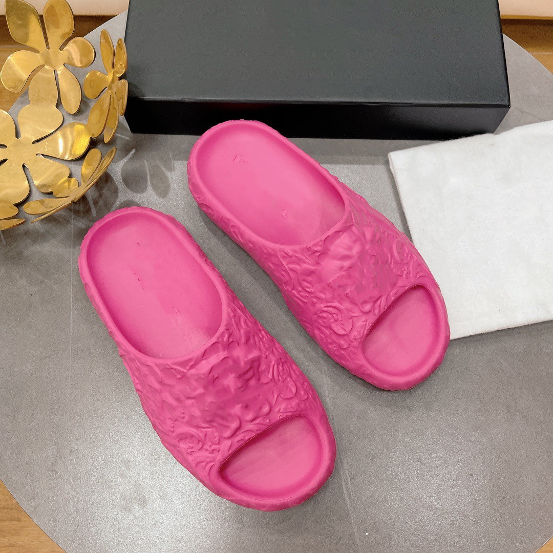 Designer Women Sandals Womens Slides Crystal Calf leather Casual shoes quilted Platform Summer Beach Slipper Large 0516, 01
Designer Women Sandals Womens Slides Crystal Calf leather Casual shoes quilted Platform Summer Beach Slipper Large 0516, 01