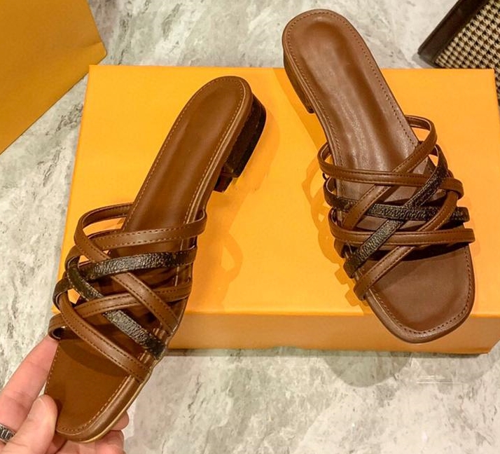 Designer Women Printing Slides Slippers Paris Vintage Genuine Leather Knitting Flat Heel Scuffs Slipper Ribbon Woven Sandals high quality, Brown
Designer Women Printing Slides Slippers Paris Vintage Genuine Leather Knitting Flat Heel Scuffs Slipper Ribbon Woven Sandals high quality, Brown