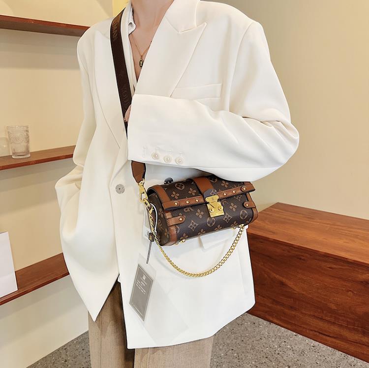 Women's Bag Fashion Print One Shoulder Crossbody Contrast Color Vintage Handbag Chain Underarm Bucket Bag, Brown
Women's Bag Fashion Print One Shoulder Crossbody Contrast Color Vintage Handbag Chain Underarm Bucket Bag, Brown