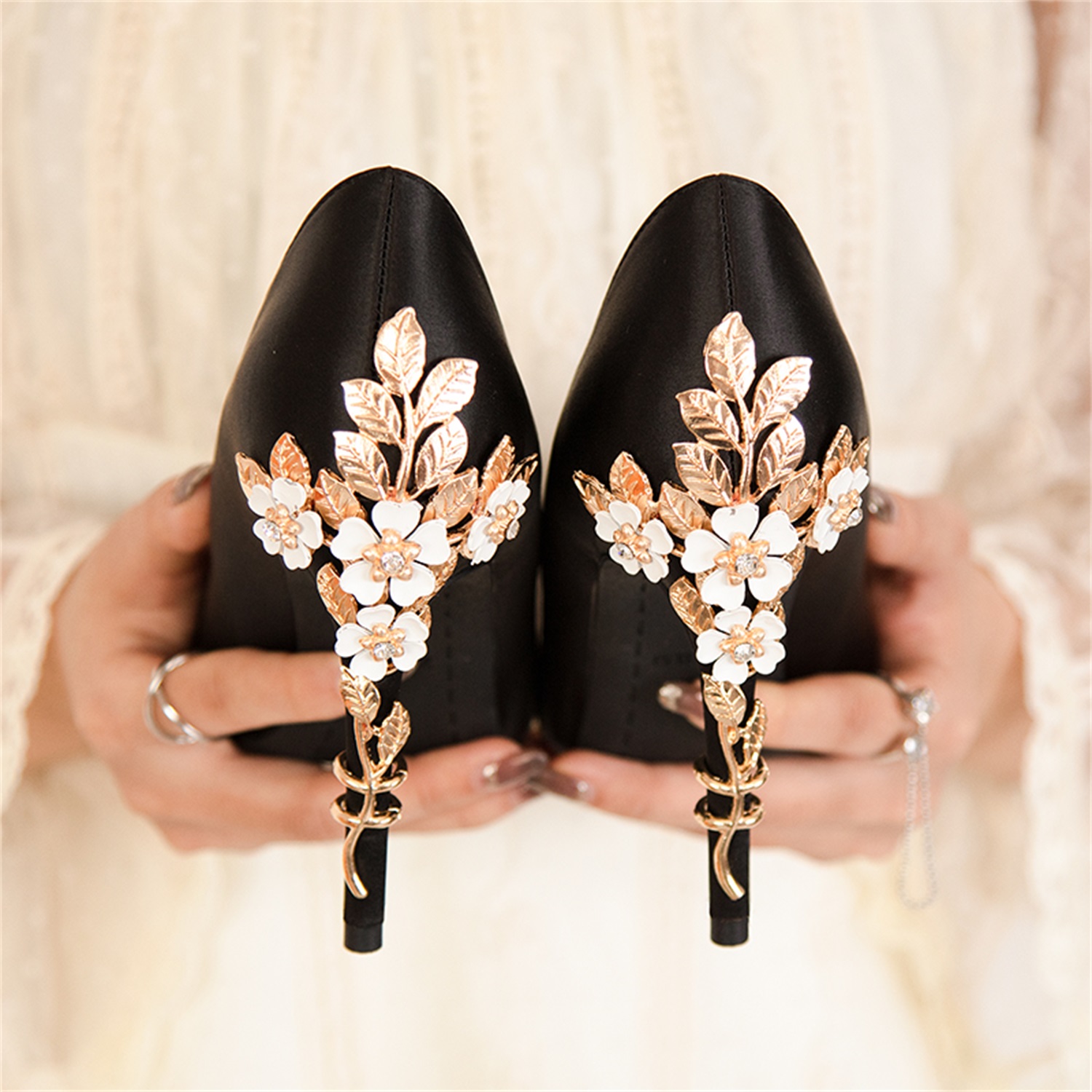 Sexy Designer Rose Gold Wedding Shoes for Women Fashion Metal Flowers Pointed Rhinestones Crystal Thin high Pumps Heels For Bride