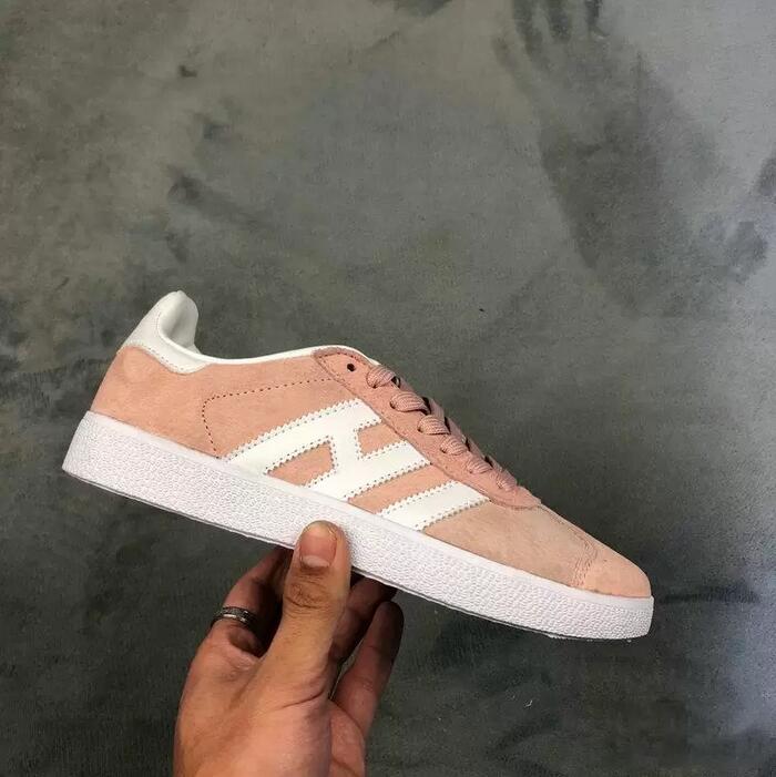 Dress Shoes New Top Quality 2021 Men Women Casual Suede Leather Gazelle Pink Black Red Lightweight Unisex Classic Shoe,size 36-45, Sky blue
Dress Shoes New Top Quality 2021 Men Women Casual Suede Leather Gazelle Pink Black Red Lightweight Unisex Classic Shoe,size 36-45, Sky blue