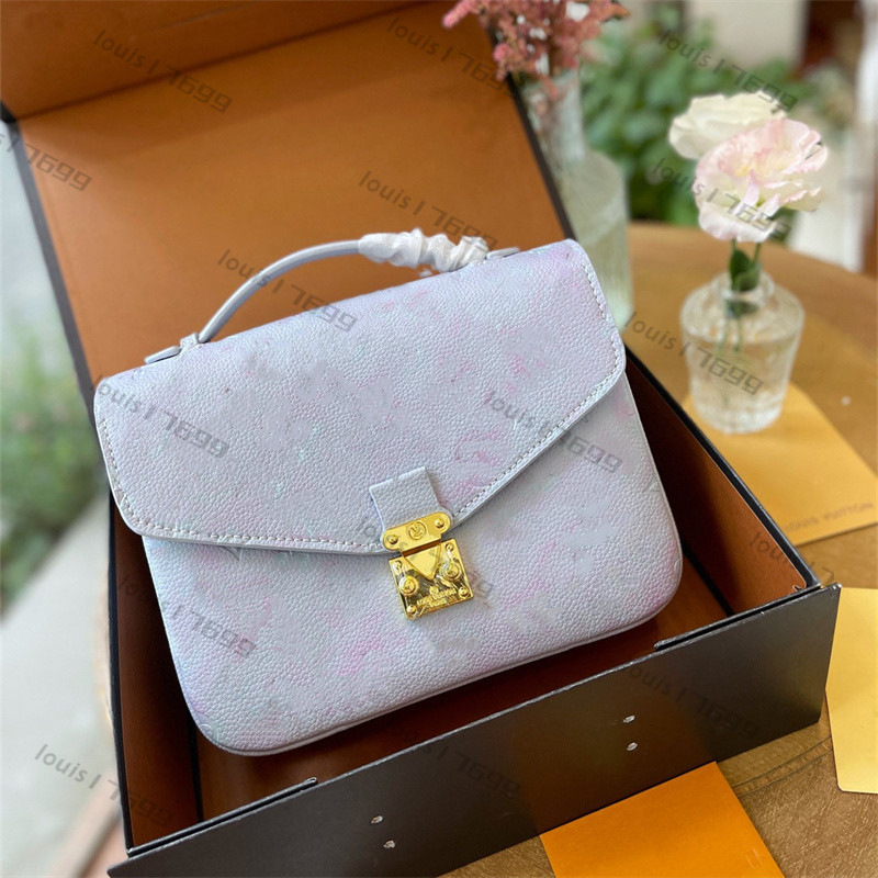 luxurys designers crossbody bag Women handbag pochette messenger bags Gradient color oxidizing leather METIS shoulder bags crossbody bag totes M40780
luxurys designers crossbody bag Women handbag pochette messenger bags Gradient color oxidizing leather METIS shoulder bags crossbody bag totes M40780