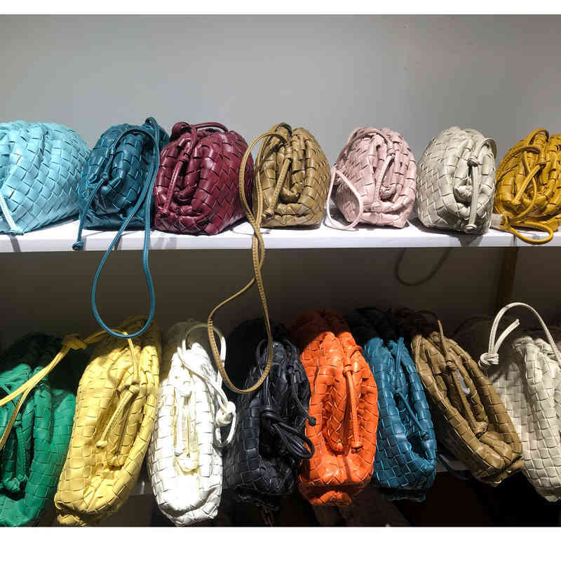 Original Edition Venetass's Luxury Bottegas'ss Handbags Cloud Same Woven Star Bags Messenger Dinner Women's Soft Leather Pleated, Beige
Original Edition Venetass's Luxury Bottegas'ss Handbags Cloud Same Woven Star Bags Messenger Dinner Women's Soft Leather Pleated, Beige