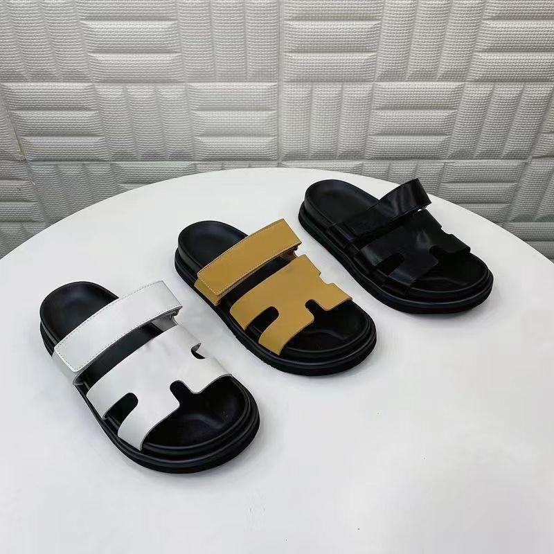 Designer Chypre H Slippers Beach Classic Flat Sandals Luxury Summer Lady Leather Flip Flops Top Quality Men Women Slides Size 35-44, Color 5
Designer Chypre H Slippers Beach Classic Flat Sandals Luxury Summer Lady Leather Flip Flops Top Quality Men Women Slides Size 35-44, Color 5
