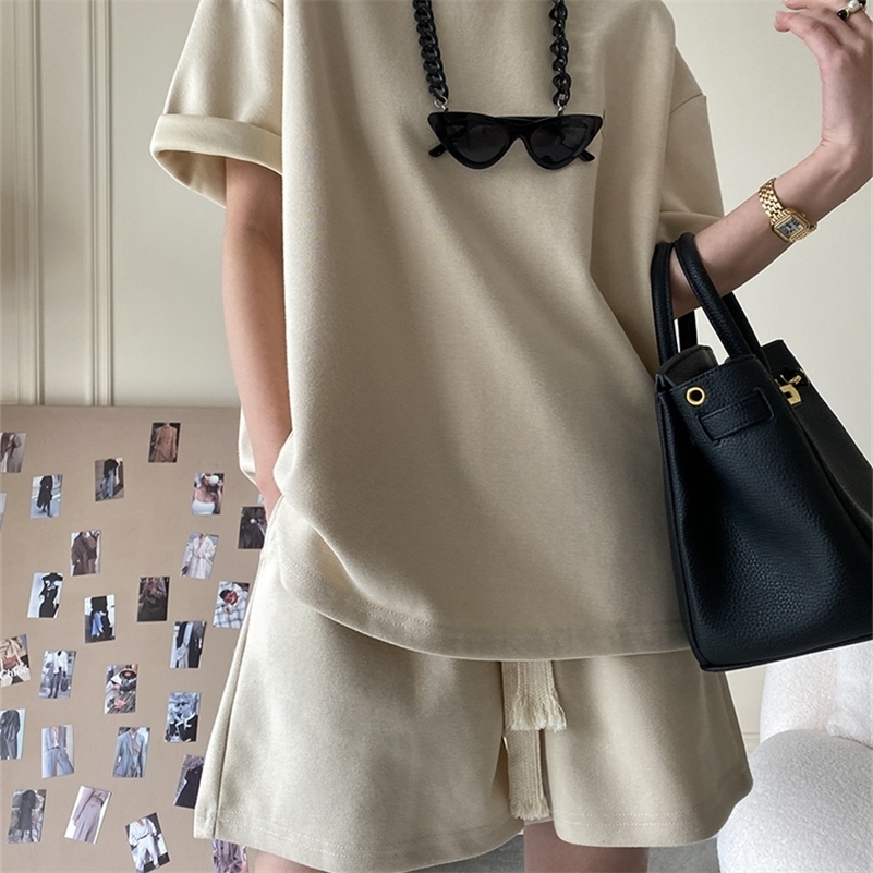 Suit Shorts With Ladies T Shirt And Top Loose Oversized Cotton Summer Two Piece Classic Activewear Casual 220616, Grey
Suit Shorts With Ladies T Shirt And Top Loose Oversized Cotton Summer Two Piece Classic Activewear Casual 220616, Grey