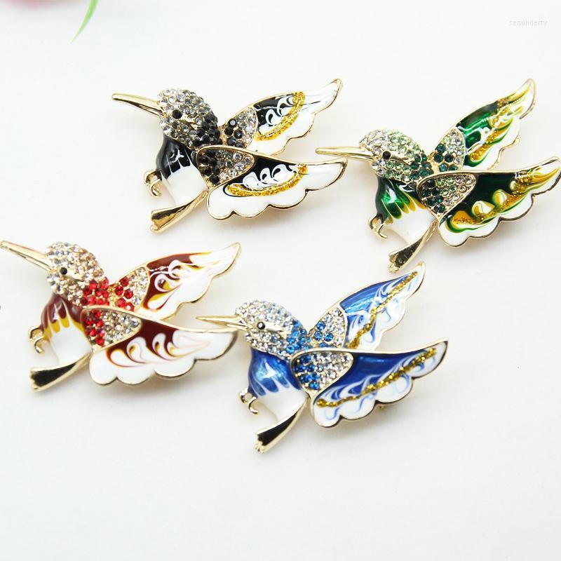 Pins Brooches Bird Shaped Btooched Elegant Pin Women Brooch Rhinestone Gifts Cartoon Hummingbird Breast Accessories Jewelry Seau22
Pins Brooches Bird Shaped Btooched Elegant Pin Women Brooch Rhinestone Gifts Cartoon Hummingbird Breast Accessories Jewelry Seau22