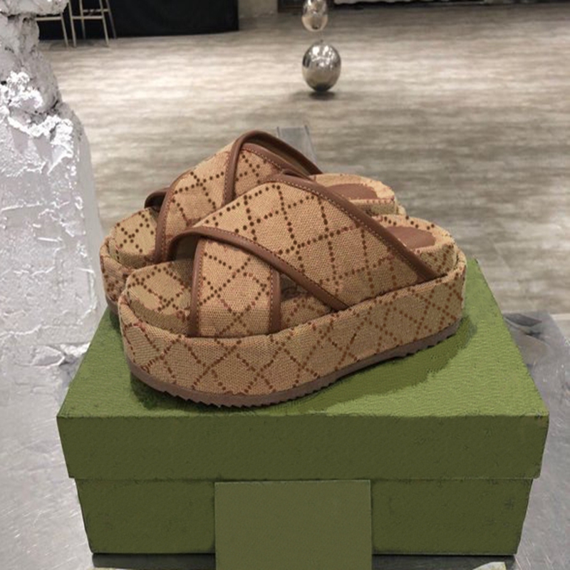 Internet celebrity Fashion womens embroidered canvas slipper designer slides slip on slippers girls 60mm Canvas covered platform sandals with box and dust bags
Internet celebrity Fashion womens embroidered canvas slipper designer slides slip on slippers girls 60mm Canvas covered platform sandals with box and dust bags