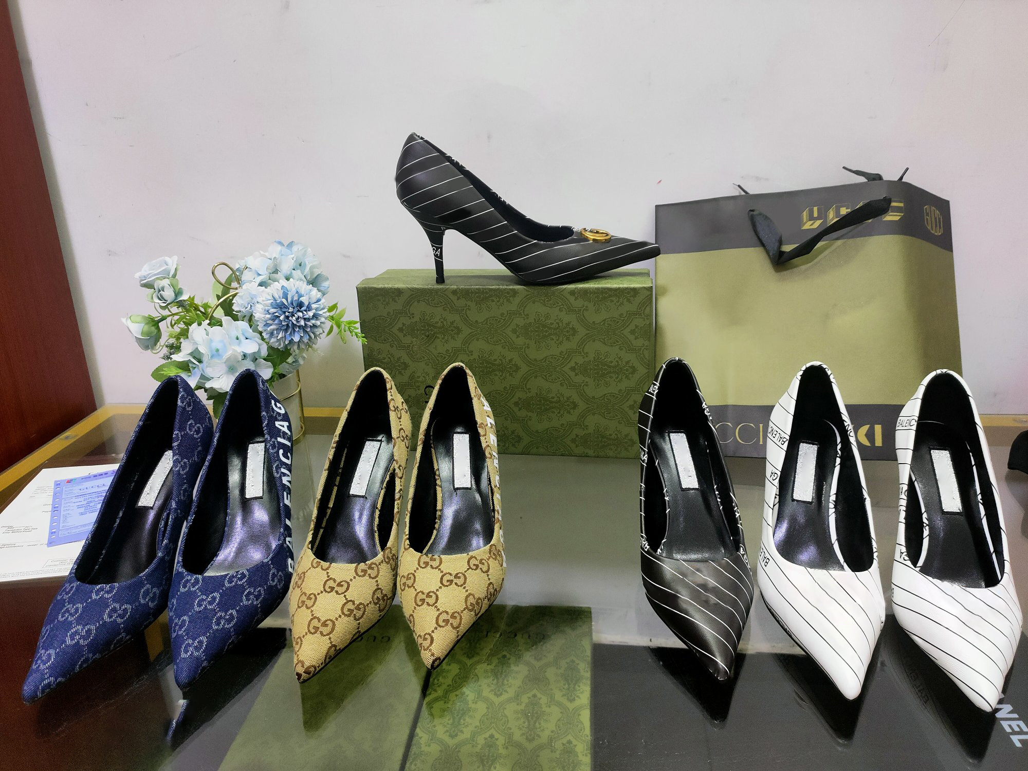 Designer luxury high-heeled dress shoes classic canvas presbyopia fashion and confortable feeling with size 35-40, Box
Designer luxury high-heeled dress shoes classic canvas presbyopia fashion and confortable feeling with size 35-40, Box