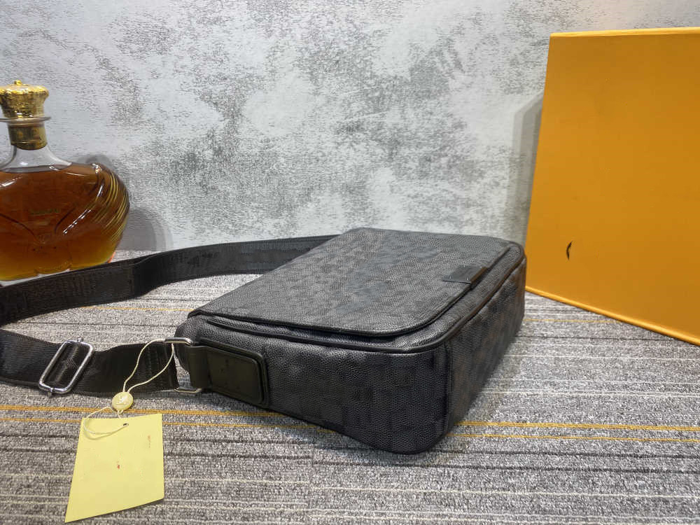 Designer DISTRICTS PM Crossbody shoulder bags famous Brand handbags Classic Brown Flower Check designers fashion Men messenger bags cross body bag school bookbag, You can look more picture
Designer DISTRICTS PM Crossbody shoulder bags famous Brand handbags Classic Brown Flower Check designers fashion Men messenger bags cross body bag school bookbag, You can look more picture