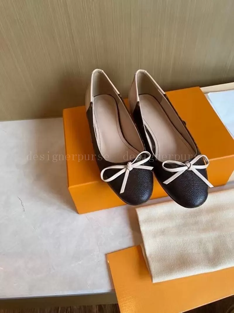 2022 Designer Slippers Womens Leather Circle logo casual shoes dresses bow tie Loafers Ladies Classic Sandals Urban flats Women Luxury Flats Shoe, Old flower red
2022 Designer Slippers Womens Leather Circle logo casual shoes dresses bow tie Loafers Ladies Classic Sandals Urban flats Women Luxury Flats Shoe, Old flower red